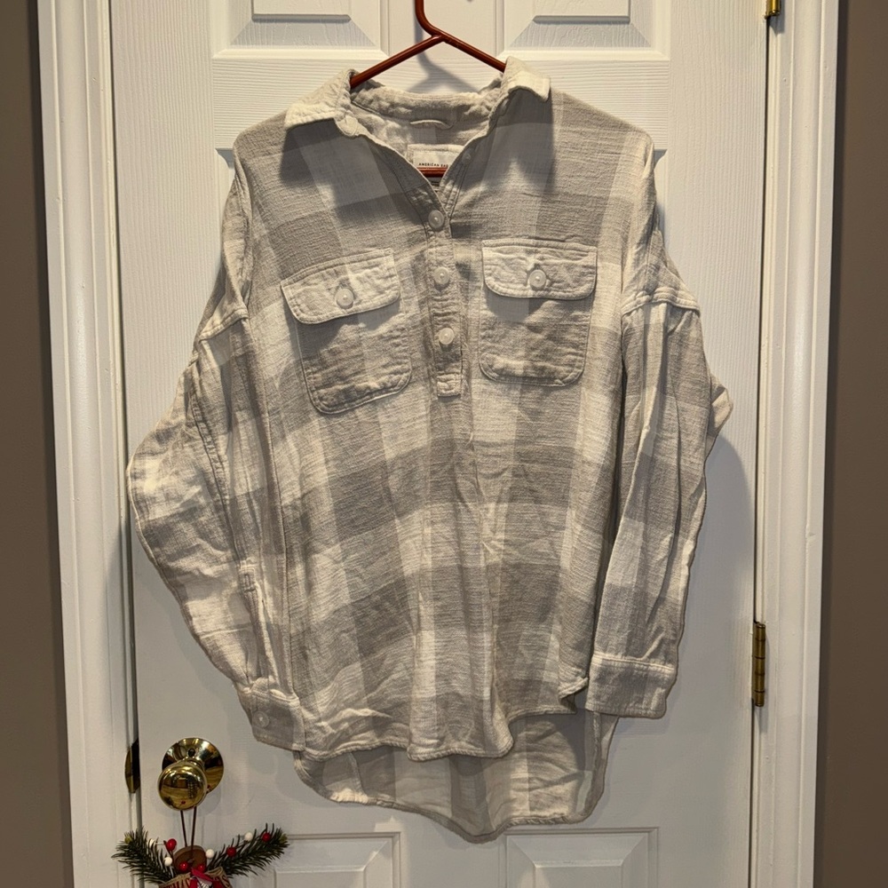 American Eagle Outfitters Gray Plaid Shirt